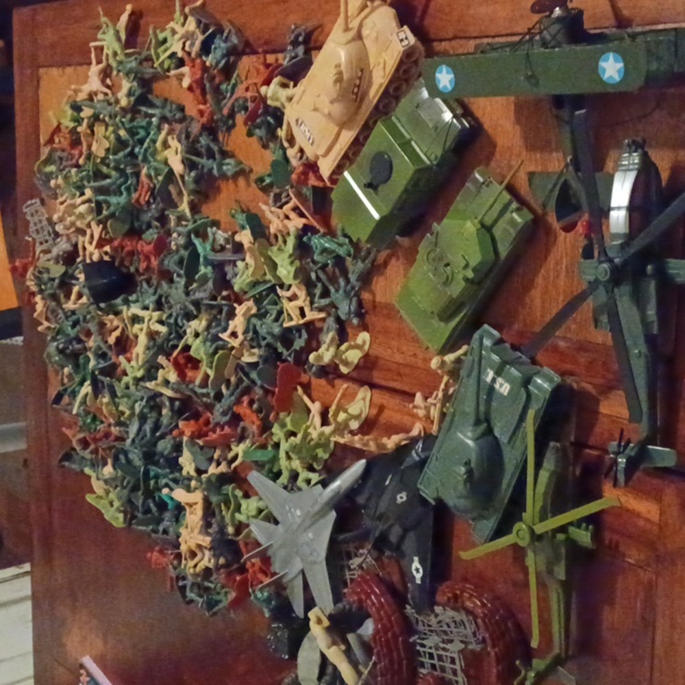 Huge 260 ARMY MEN 9 ARMY VEHICLES/PLANES /HELICOPTERS/extras